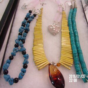 necklaces that are new  and 4  never worn bundle of amazing jewelry